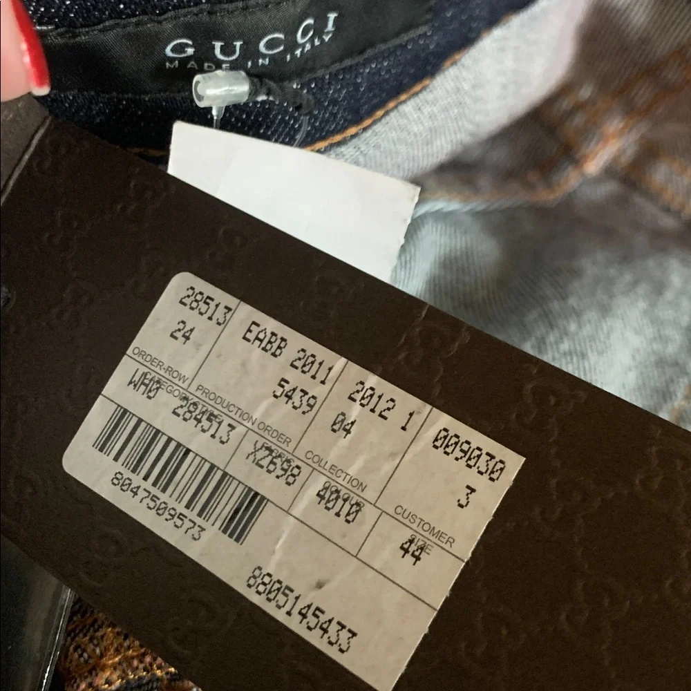 NEW Gucci Navy Blue Denim Jeans with Gold Chain and Button Accent New With Tags - Picture 11 of 15